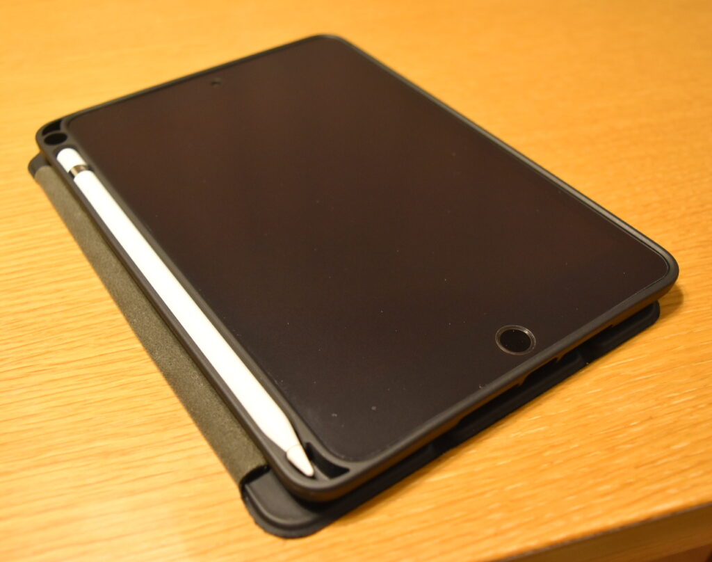 iPadmini5とApple Pencilの写真です。